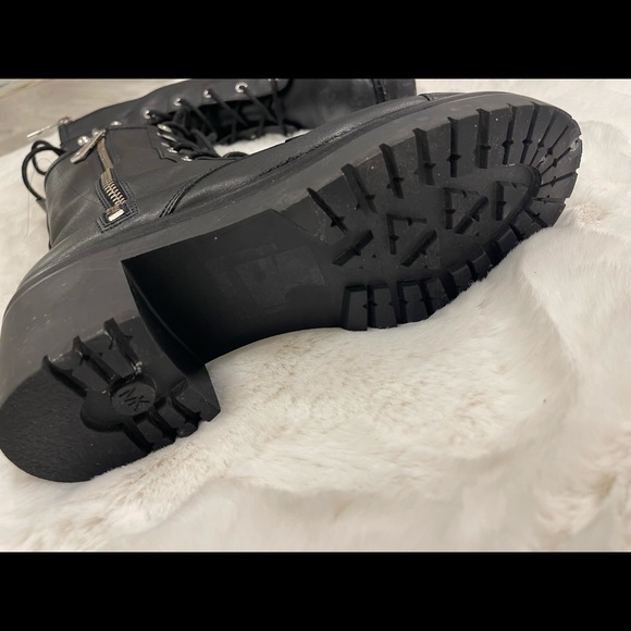 Micheal Kors boots size 7.5 - Picture 4 of 4